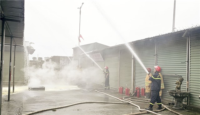 Thực tập phương án chữa cháy và cứu nạn, cứu hộ tại chợ Quang Trung