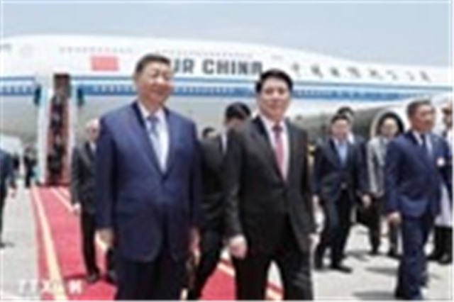 Tổng Bí thư, Chủ tịch nước Trung Quốc Tập Cận Bình đến Hà Nội, bắt đầu chuyến thăm cấp Nhà nước tới Việt Nam