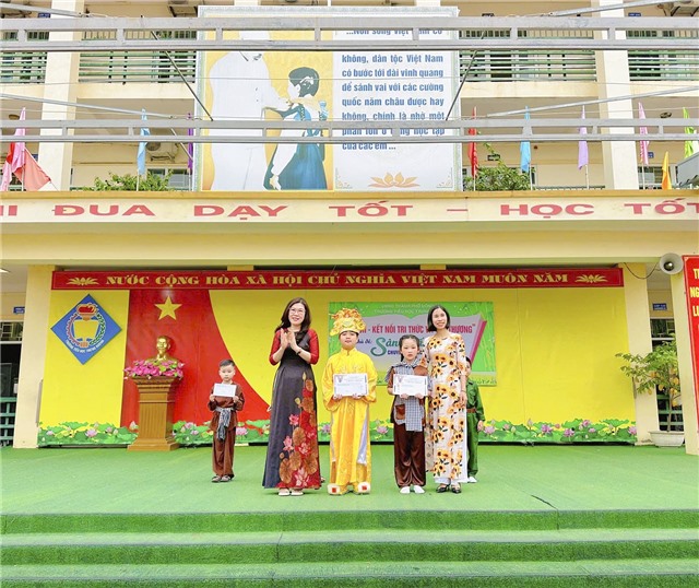 Trường Tiểu học Trưng Vương: hoạt động ngoại khoá với chủ đề “Sách – kết nối tri thức và yêu thương”