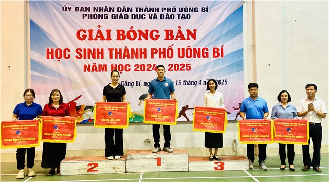 Tổng kết, trao giải Bóng bàn học sinh thành phố Uông Bí năm học 2024 – 2025
