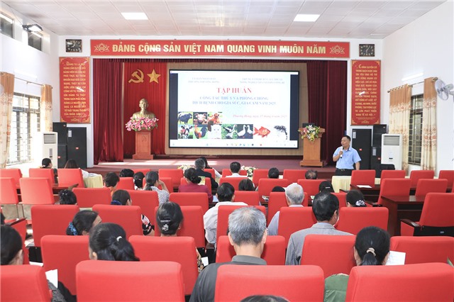 Hội Nông dân phường Phương Đông tập huấn công tác thú y và phòng chống dịch bệnh cho gia súc, gia cầm năm 2025
