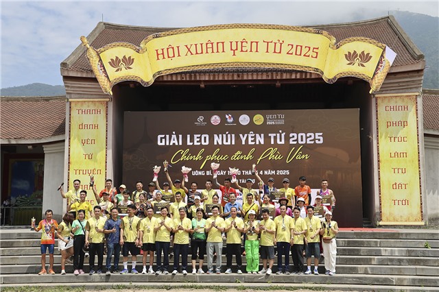 Giải leo núi Yên Tử 2025 – Chinh phục đỉnh Phù Vân thành công tốt đẹp