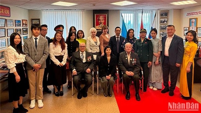 Kỷ niệm 50 năm Ngày Giải phóng miền nam, thống nhất đất nước tại miền Trung nước Nga