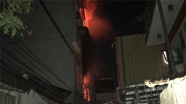 Hà Nội: Cháy nhà ống lúc rạng sáng, 3 người mắc kẹt tử vong