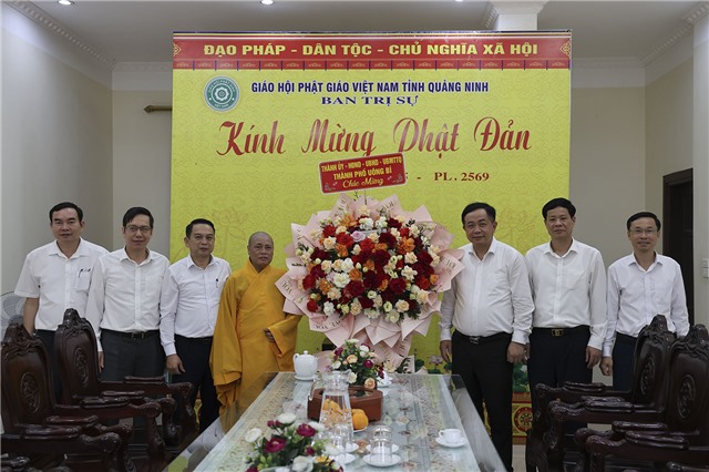 Lãnh đạo thành phố thăm, chúc mừng Ban Trị sự Giáo hội Phật giáo tỉnh nhân Đại lễ Phật đản năm 2025
