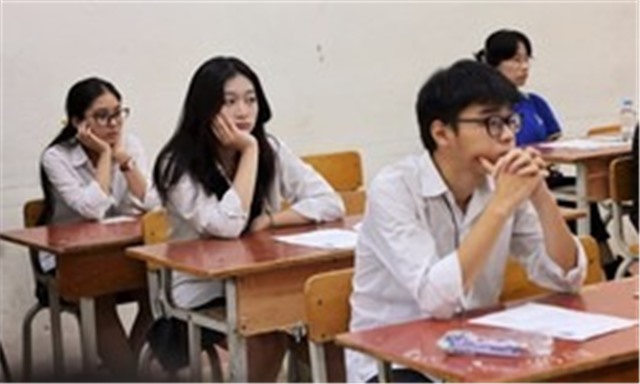 Loạt trường đại học đồng loạt 'nhích' học phí cho năm học 2025-2026