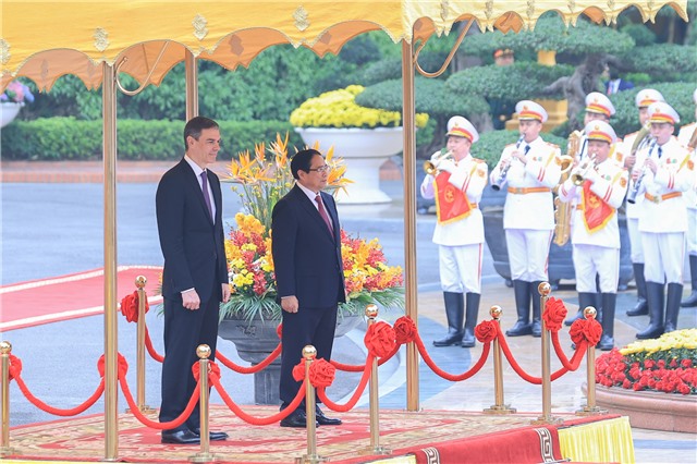 Thủ tướng Phạm Minh Chính chủ trì lễ đón Thủ tướng Tây Ban Nha