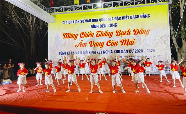 Giao lưu văn nghệ “Mừng chiến thắng Bạch Đằng - Âm vang còn mãi”