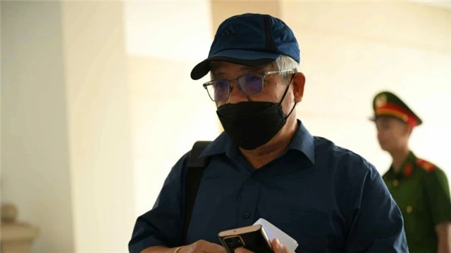 Cựu Thứ trưởng Tài nguyên và Môi trường cùng 26 bị cáo hầu tòa