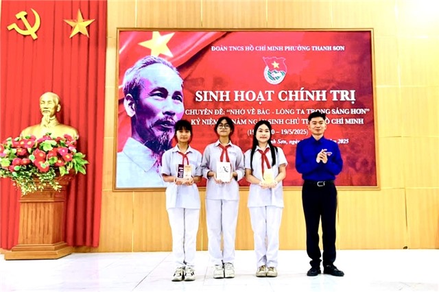 Đoàn Thanh niên phường Thanh Sơn: Sinh hoạt chính trị kỷ niệm 135 năm Ngày sinh Chủ tịch Hồ Chí Minh