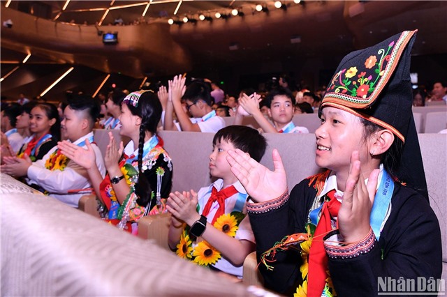 [Ảnh] Tươi thắm sắc màu dân tộc trong vườn hoa "Cháu ngoan Bác Hồ"