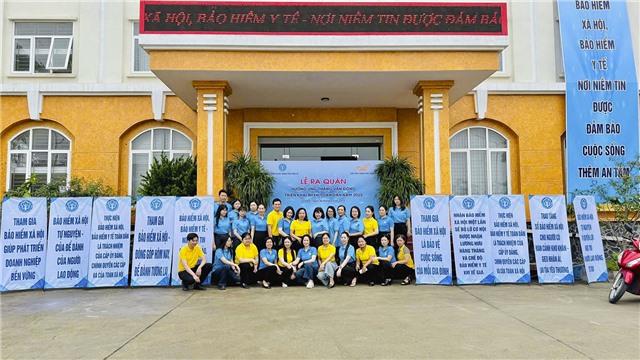 Bảo hiểm xã hội thành phố - Bưu điện thành phố Uông Bí ra quân hưởng ứng “Tháng vận động triển khai BHXH toàn dân 2025”