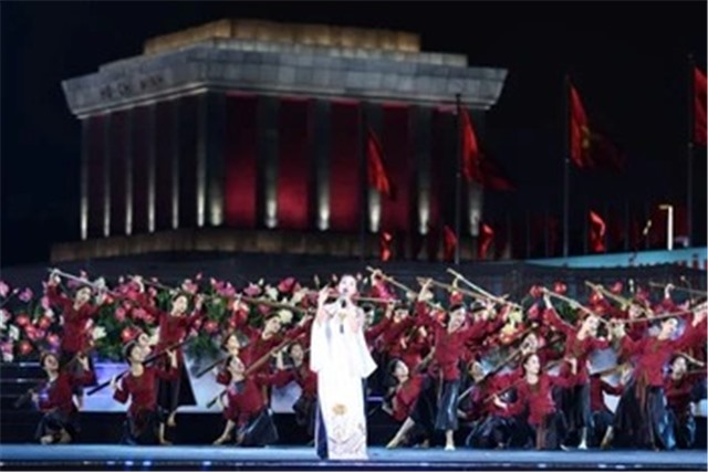 Xúc động chương trình nghệ thuật đặc biệt “Người là Hồ Chí Minh”