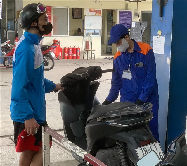 Giá xăng dầu tăng giảm đan xen, RON95 còn 19.532 đ/lít