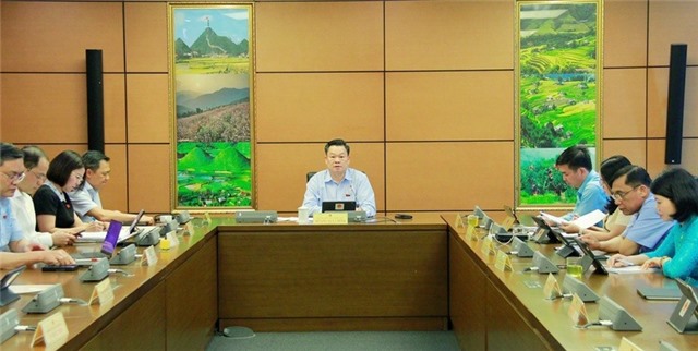 Tránh tình trạng 'miễn học phí nhưng tăng thu khác'