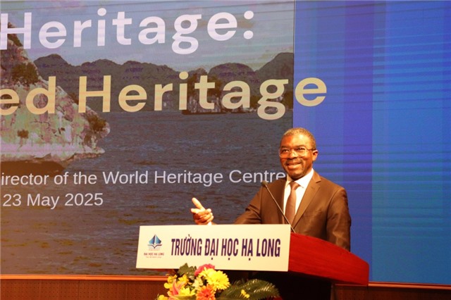 Giám đốc Trung tâm Di sản Thế giới trao đổi với sinh viên Đại học Hạ Long
