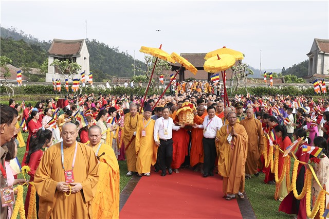 Trang nghiêm cung rước Xá lợi Đức Phật về an vị tại Cung Trúc Lâm Yên Tử