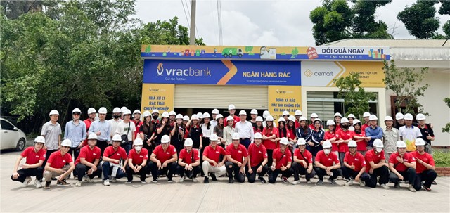 Đoàn Giảng viên và sinh viên Đại học Kinh tế quốc dân đến thăm và làm việc tại Công ty Cổ phần Xi măng và Xây dựng Quảng Ninh