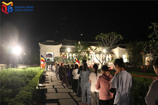 Đêm chiêm bái xá lợi Đức Phật