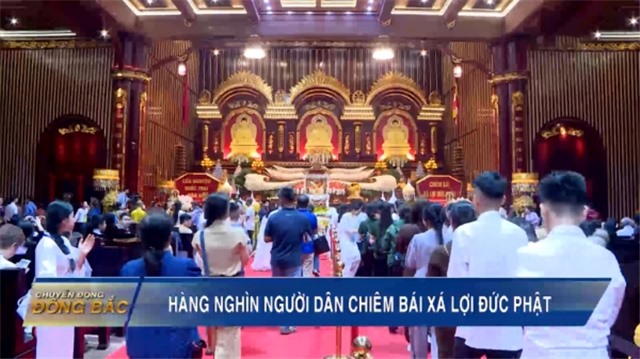 Hàng nghìn người dân chiêm bái xá lợi Đức Phật