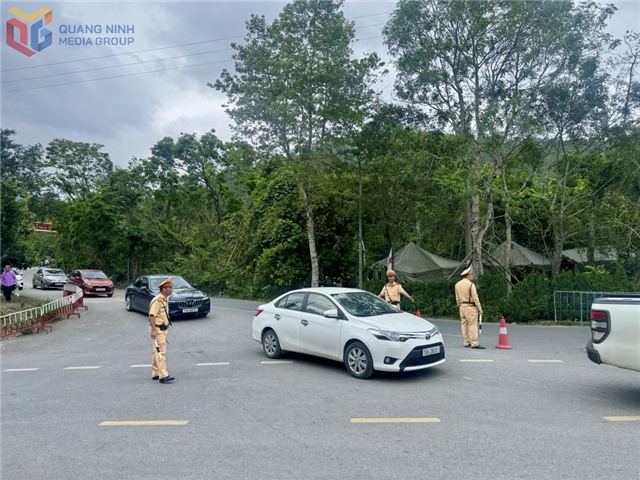 Giao thông thông suốt, bảo đảm an toàn cho người dân chiêm bái Xá lợi Đức Phật tại Yên Tử