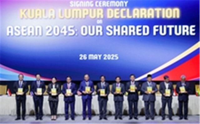 Thủ tướng cùng các nhà lãnh đạo ký Tuyên bố 'ASEAN 2045: Tương lai chung của chúng ta'