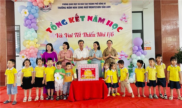 Phó Chủ tịch Thường trực UBND thành phố thăm, tặng quà Quốc tế thiếu nhi tại Trường Mầm non song ngữ Montessori Vân Anh