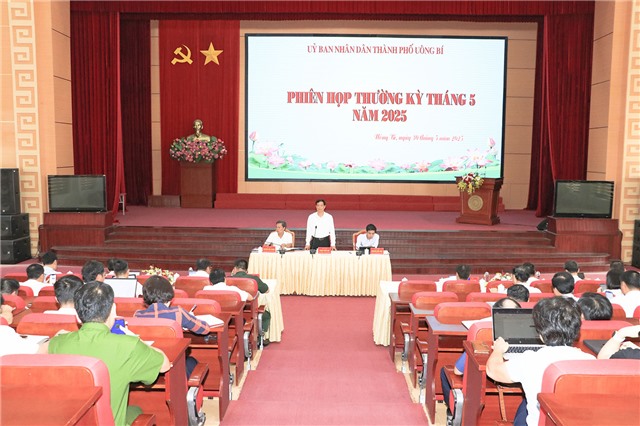 UBND thành phố Uông Bí giao ban thường kỳ tháng 5 năm 2025