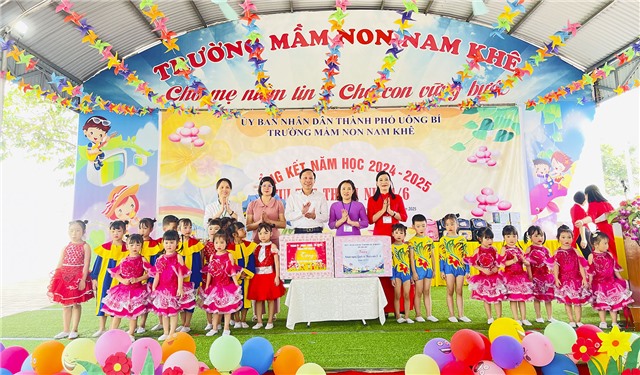 Đồng chí Phó Bí thư Thường trực Thành ủy Nguyễn Chiến Thắng thăm, tặng quà trẻ em nhân ngày Quốc tế thiếu nhi 01/06