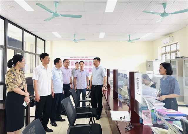 Đồng chí Bí thư Thành ủy Mai Vũ Tuấn kiểm tra cơ sở vật chất phục vụ sắp xếp đơn vị hành chính cấp xã