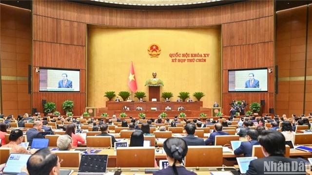 Quốc hội thảo luận tại hội trường về dự thảo Luật Nhà giáo