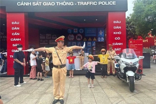 Cuộc thi “Tìm hiểu pháp luật về trật tự, an toàn giao thông đường bộ ”