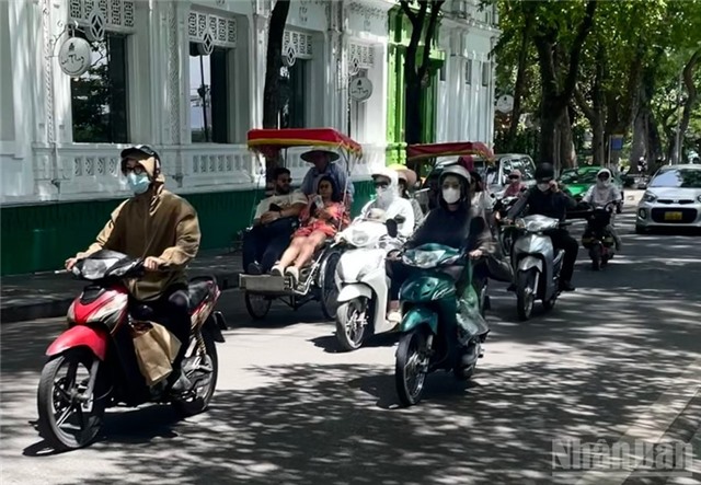 Ngày 18/6, Bắc Bộ và Trung Bộ có nắng nóng, Nam Bộ mưa rào và dông vài nơi