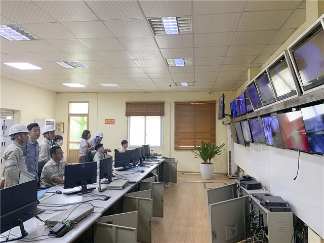 Kiểm tra theo phản ánh của Nhân dân trên mạng xã hội về hoạt động sản xuất của Nhà máy Xi măng Lam Thạch