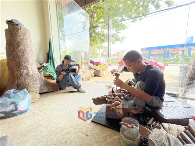 "Đa-zi-năng" như phóng viên đài huyện