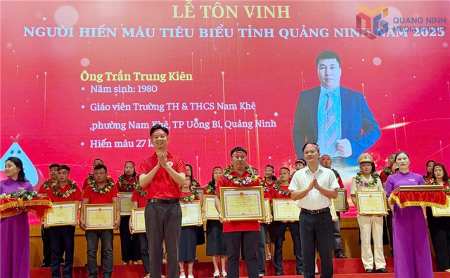 Người thầy giáo tiêu biểu trong phong trào hiến máu tình nguyện