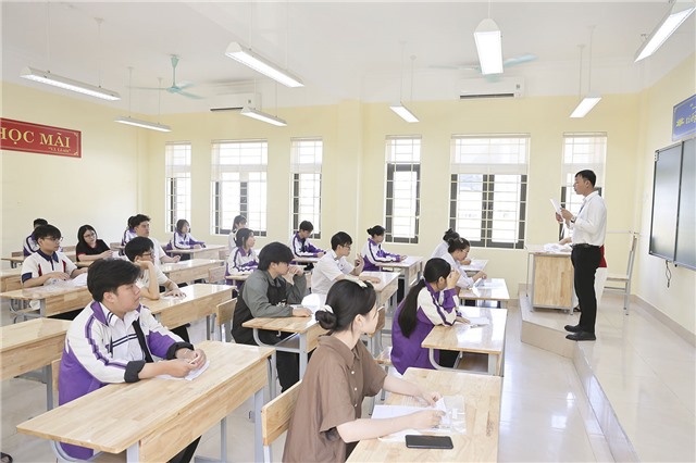1.931 thí sinh của thành phố Uông Bí làm thủ tục dự thi kỳ thi tốt nghiệp THPT năm 2025