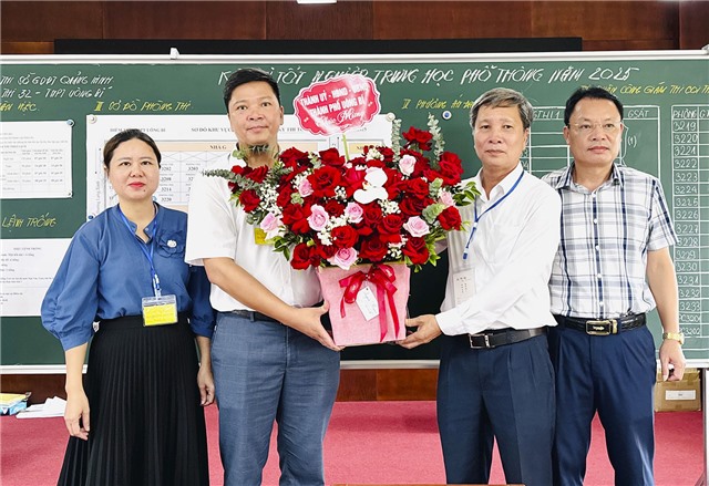 Phó Chủ tịch Thường trực UBND thành phố thăm, động viên các điểm thi tốt nghiệp THPT năm 2025