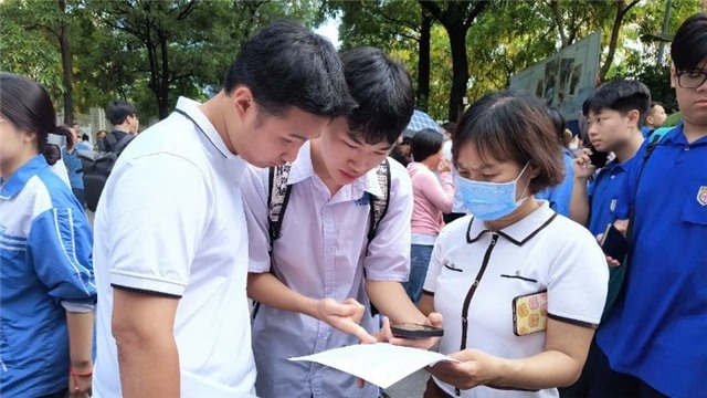 Bảo đảm sức khỏe sĩ tử trong mùa thi