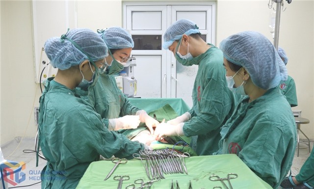 Phẫu thuật thành công khối u nang “khủng” cho cụ bà 98 tuổi