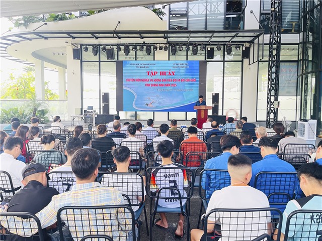 Khai giảng lớp tập huấn chuyên môn nghiệp vụ hướng dẫn bơi và bơi cứu đuối năm 2025