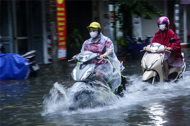 Thời tiết ngày 6/6: Nhiều khu vực trên cả nước có mưa lớn, đề phòng lũ quét và dông lốc
