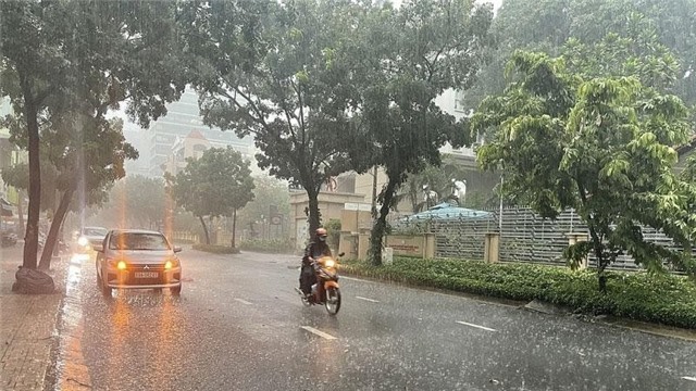 Thời tiết ngày 9/6: Miền bắc và miền nam mưa dông, Trung Bộ nắng nóng