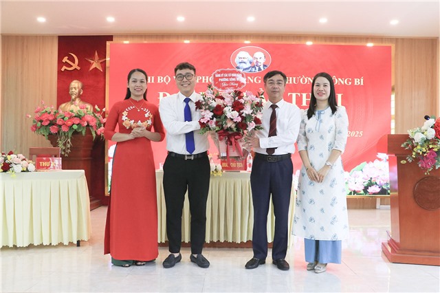 Chi bộ Văn phòng Đảng ủy phường Uông Bí tổ chức Đại hội lần thứ nhất, nhiệm kỳ 2025-2030