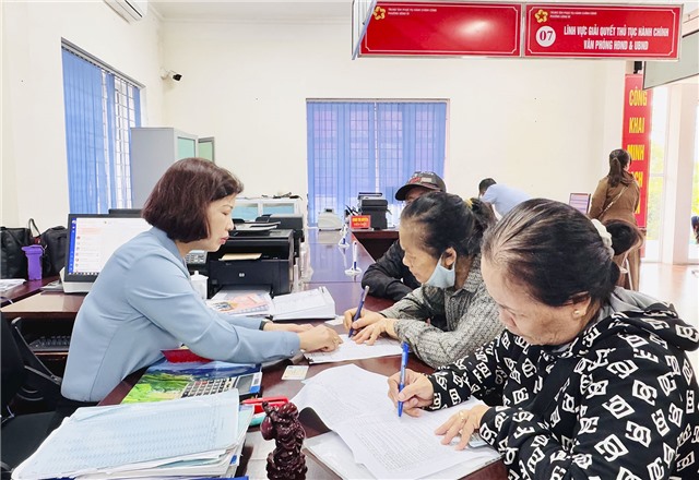 Phường Uông Bí chi trả trợ cấp hàng tháng cho người có công với cách mạng tháng 7/2025