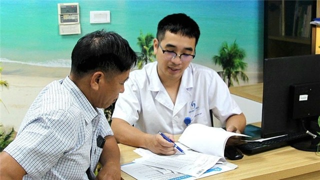 Bộ trưởng Y tế trả lời cử tri về đề xuất điều chỉnh mức thanh toán khám, chữa bệnh lên 100% cho cán bộ hưu trí trên 80 tuổi