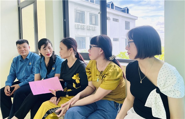 Khám và tư vấn chăm sóc sức khỏe cho gần 200 nữ CNLĐ Công ty Cổ phần môi trường và công trình đô thị Uông Bí