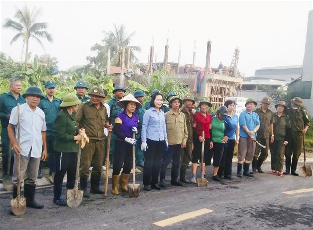 Phường Uông Bí ra quân dọn vệ sinh môi trường khắc phục các vị trí có nguy cơ ngập úng