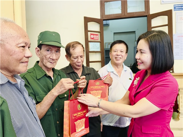 Phường Uông Bí tổ chức khám, tư vấn sức khỏe miễn phí cho người có công