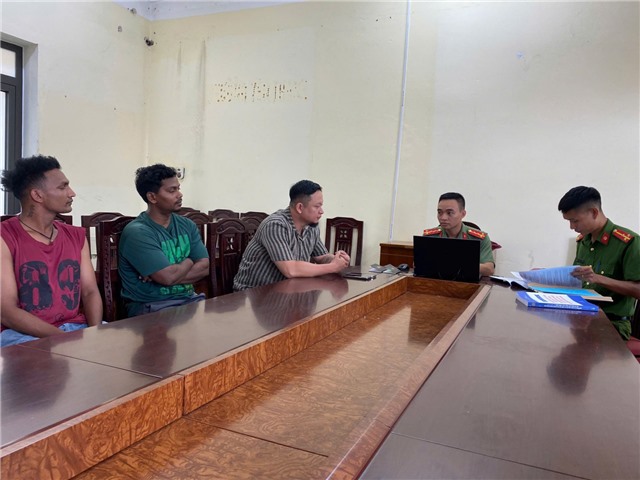 Công an phường Uông Bí tăng cường công tác quản lý cư trú và hoạt động của người nước ngoài trên địa bàn